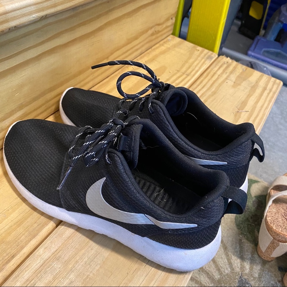 Nike Women’s Training Tennis Shoes Black 7.5
